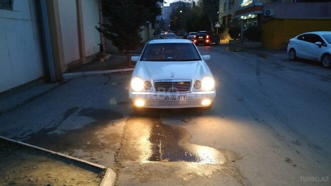 Mercedes E 240 1998, 352,237 km - 2.4 l - Bakı