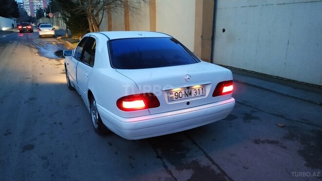 Mercedes E 240 1998, 352,237 km - 2.4 l - Bakı