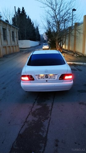 Mercedes E 240 1998, 352,237 km - 2.4 l - Bakı