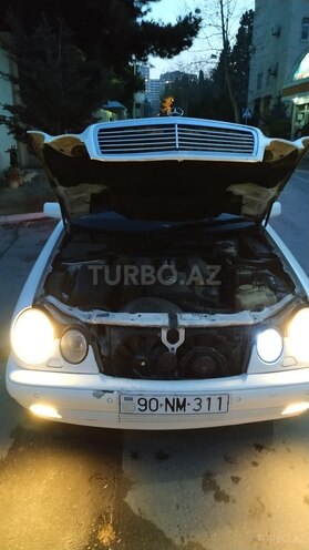 Mercedes E 240 1998, 352,237 km - 2.4 l - Bakı