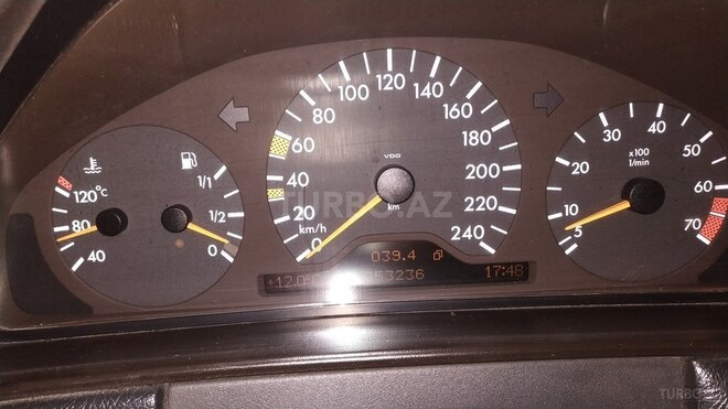 Mercedes E 240 1998, 352,237 km - 2.4 l - Bakı