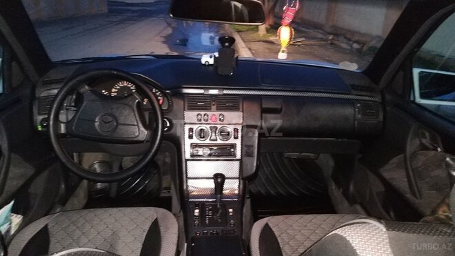 Mercedes E 240 1998, 352,237 km - 2.4 l - Bakı