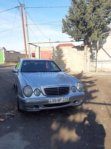 Mercedes E 220 2000, 319,000 km - 2.2 l - Bakı