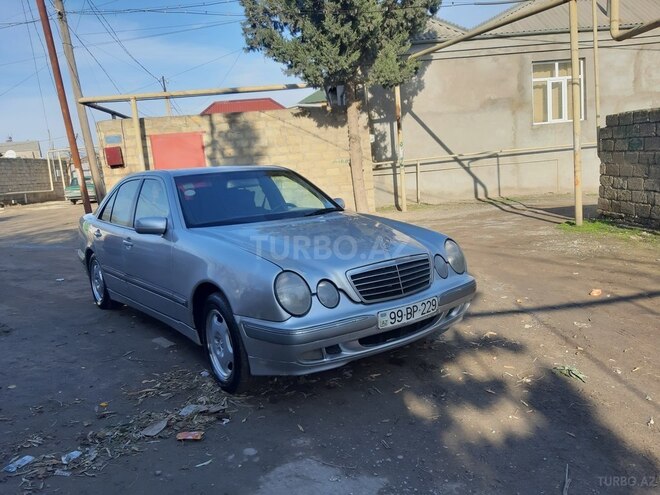 Mercedes E 220 2000, 319,000 km - 2.2 l - Bakı