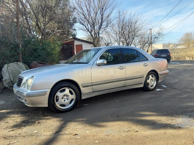 Mercedes E 220 2000, 319,000 km - 2.2 l - Bakı