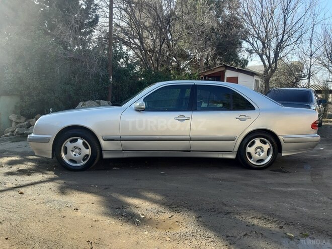 Mercedes E 220 2000, 319,000 km - 2.2 l - Bakı