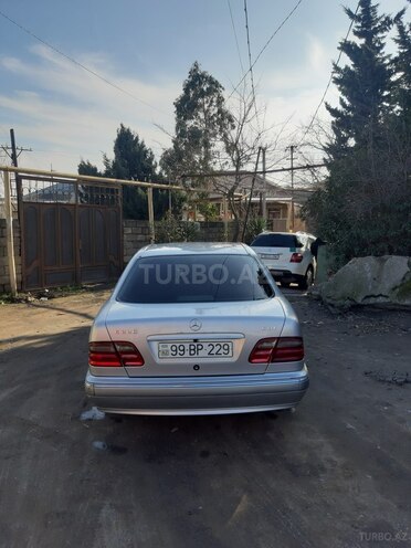 Mercedes E 220 2000, 319,000 km - 2.2 l - Bakı