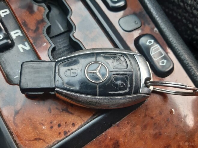 Mercedes E 220 2000, 319,000 km - 2.2 l - Bakı