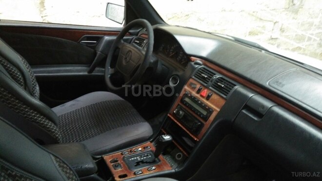 Mercedes E 280 1997, 332,000 km - 2.8 l - Bakı