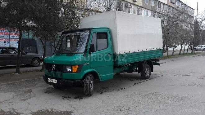 Mercedes 208 D 1989, 280,000 km - 2.3 л - Bakı