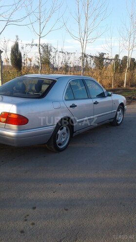 Mercedes E 240 1998, 312,000 km - 2.4 л - Beyləqan