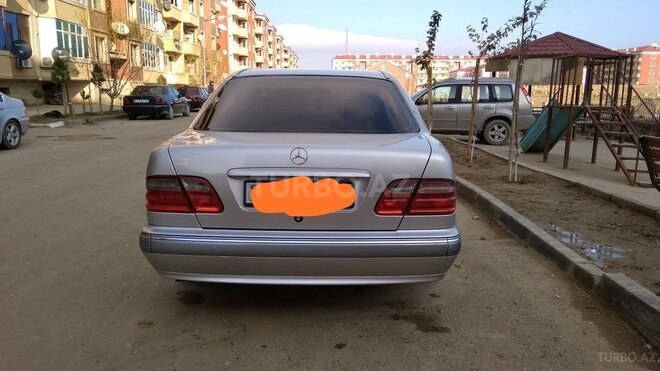 Mercedes E 240 2001, 290,000 km - 2.4 l - Bakı