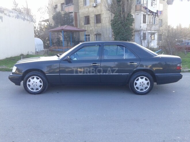 Mercedes E 220 1994, 300,000 km - 2.2 л - Bakı