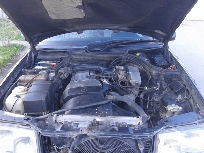 Mercedes E 220 1994, 300,000 km - 2.2 л - Bakı