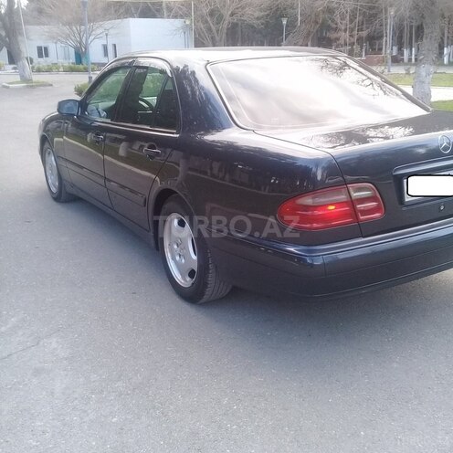 Mercedes E 220 2001, 345,000 km - 2.2 l - Sumqayıt