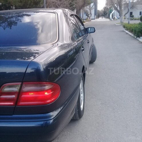Mercedes E 220 2001, 345,000 km - 2.2 l - Sumqayıt