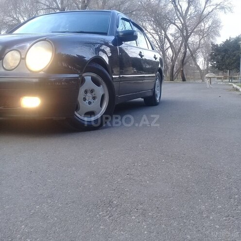 Mercedes E 220 2001, 345,000 km - 2.2 l - Sumqayıt