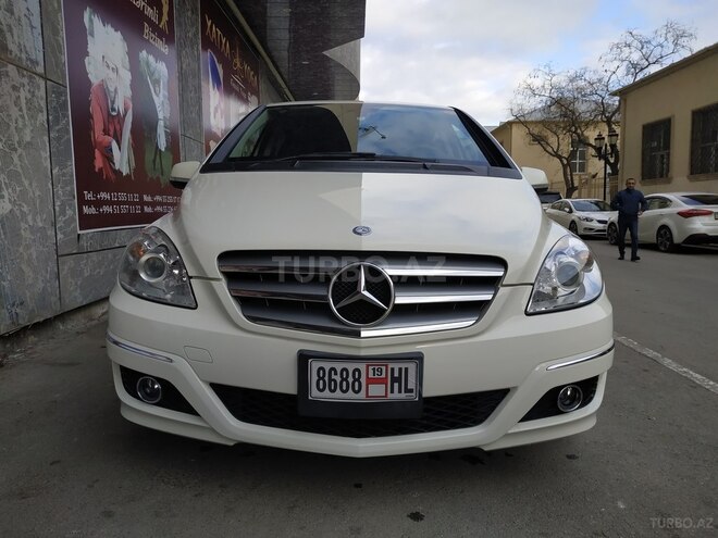 Mercedes B 180 2010, 72,000 km - 1.7 л - Bakı