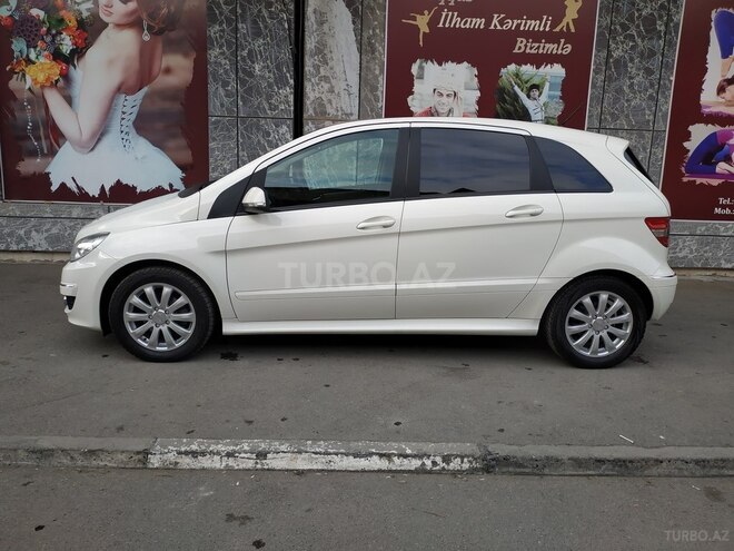 Mercedes B 180 2010, 72,000 km - 1.7 л - Bakı