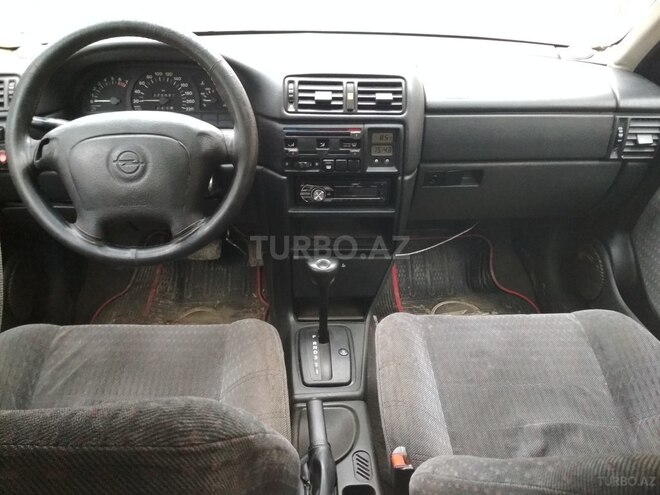 Opel Vectra 1995, 285,000 km - 1.8 l - Bakı