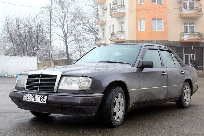 Mercedes E 200 1992, 450,000 km - 2.0 l - Qusar