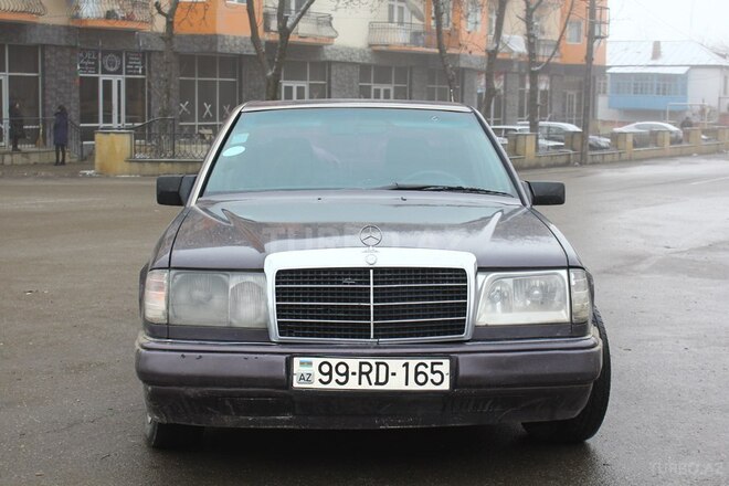Mercedes E 200 1992, 450,000 km - 2.0 l - Qusar