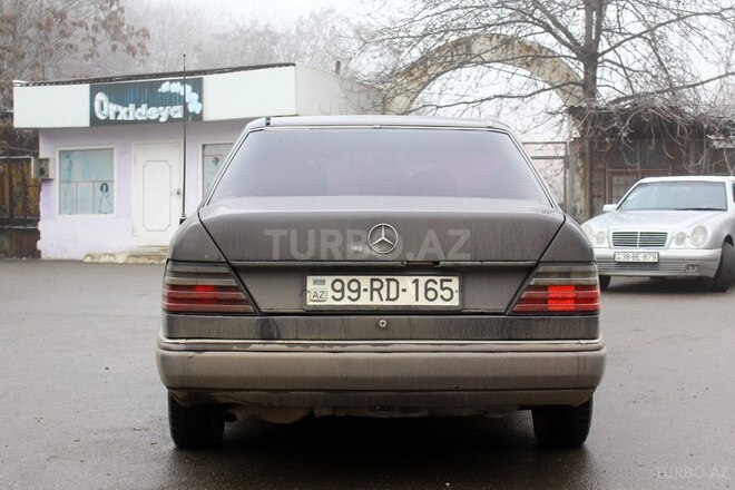 Mercedes E 200 1992, 450,000 km - 2.0 l - Qusar