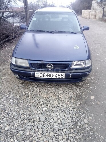 Opel Astra 1997, 200,000 km - 1.6 л - Qusar