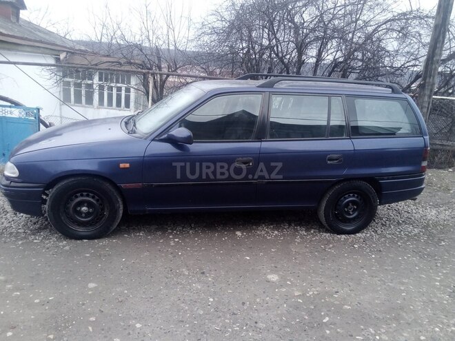 Opel Astra 1997, 200,000 km - 1.6 л - Qusar