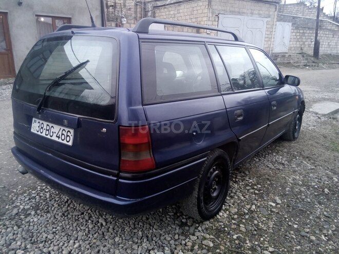Opel Astra 1997, 200,000 km - 1.6 л - Qusar