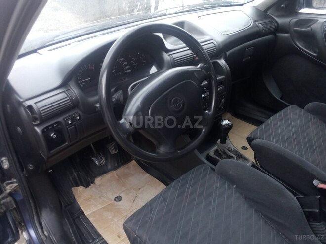 Opel Astra 1997, 200,000 km - 1.6 л - Qusar