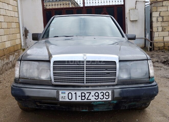 Mercedes E 200 1985, 325,654 km - 2.0 l - Salyan
