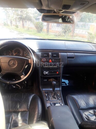 Mercedes E 200 1998, 299,200 km - 2.0 l - Masallı