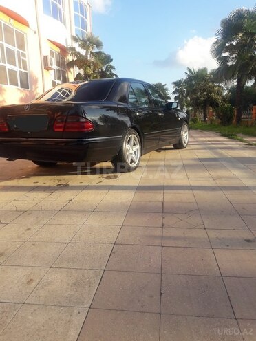 Mercedes E 200 1998, 299,200 km - 2.0 l - Masallı