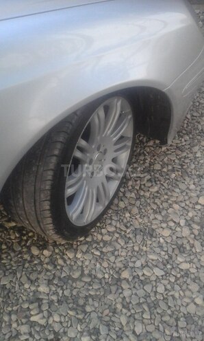 Mercedes E 320 2002, 282,000 km - 3.2 l - Salyan