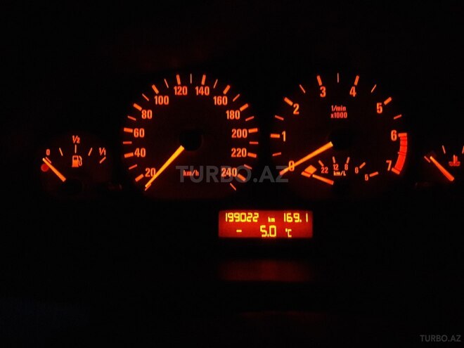 BMW 320 2001, 197,600 km - 2.2 l - Bakı