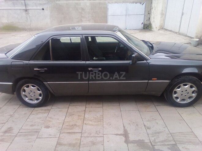 Mercedes E 260 1990, 314,000 km - 2.6 л - Bakı