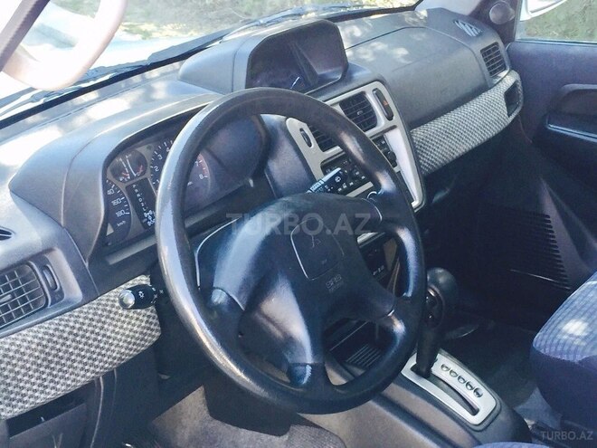 Mitsubishi Pajero io 2000, 180,000 km - 1.8 л - Bakı