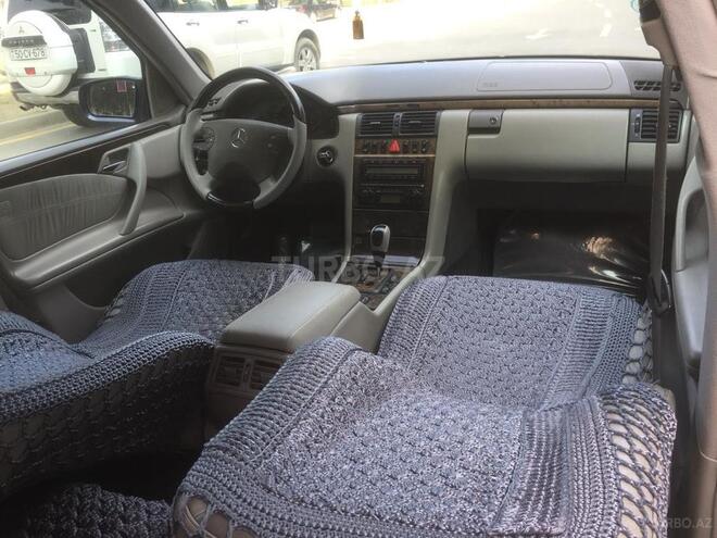 Mercedes E 240 2000, 272,000 km - 2.4 л - Sumqayıt
