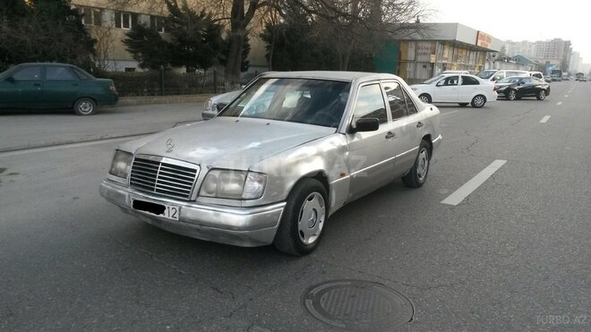 Mercedes E 250 1994, 233,000 km - 2.5 l - Bakı
