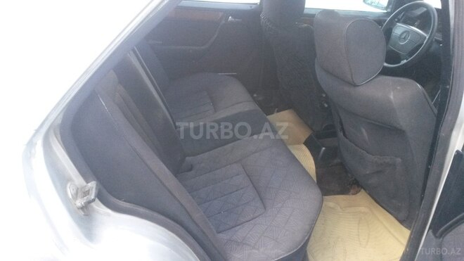 Mercedes E 250 1994, 233,000 km - 2.5 l - Bakı