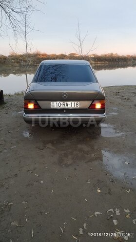 Mercedes E 250 1991, 359,999 km - 2.5 л - Salyan