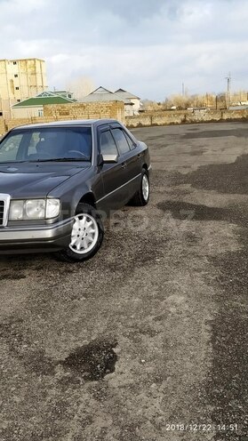 Mercedes E 250 1991, 359,999 km - 2.5 л - Salyan