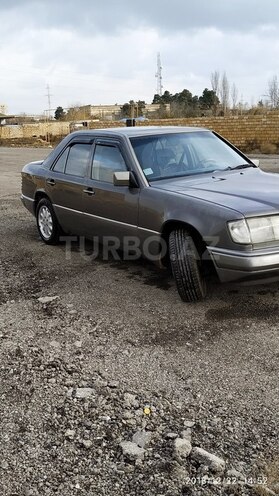 Mercedes E 250 1991, 359,999 km - 2.5 л - Salyan