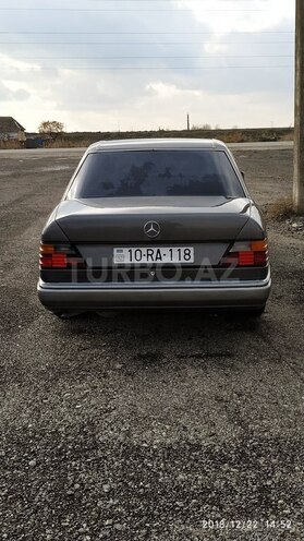 Mercedes E 250 1991, 359,999 km - 2.5 л - Salyan