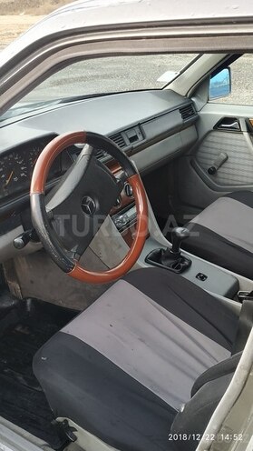 Mercedes E 250 1991, 359,999 km - 2.5 л - Salyan