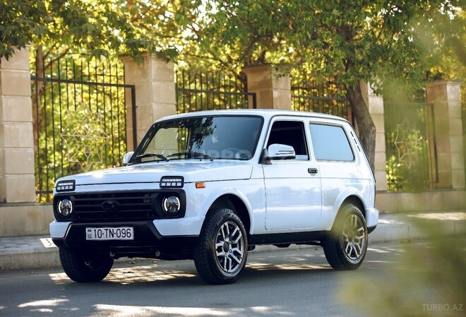 LADA (VAZ) Niva 2017, 16,100 km - 1.7 l - Yevlax
