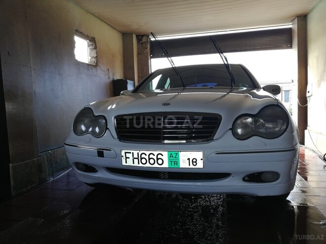 Mercedes C 320 2000, 350,000 km - 3.2 л - Cəlilabad