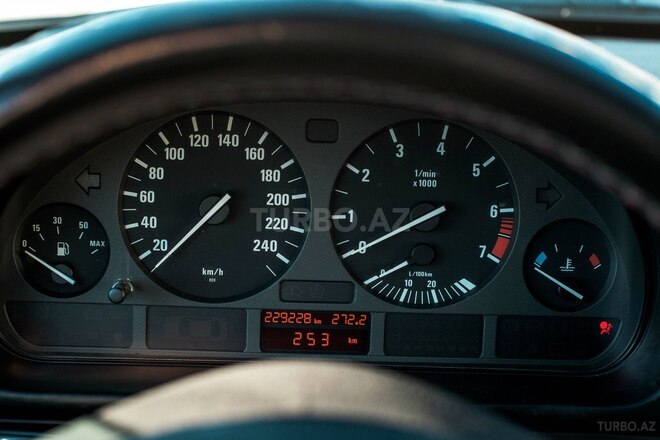 BMW 523 1999, 230,000 km - 2.5 l - Bakı