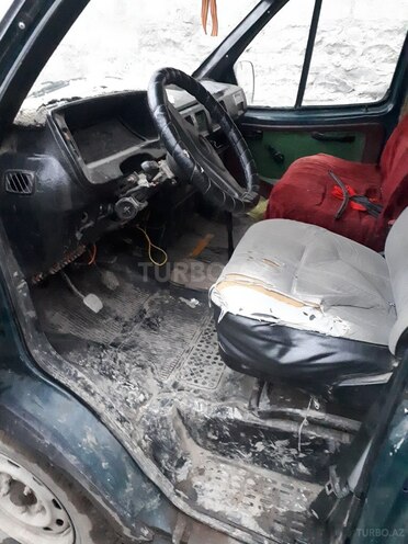 GAZ Sobol 1998, 255,600 km - 2.4 l - Quba